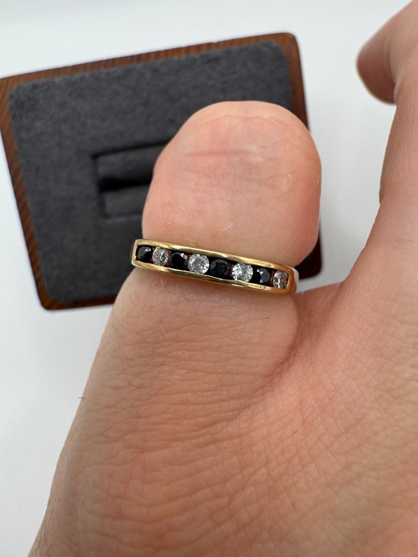 9ct gold sapphire and cz ring