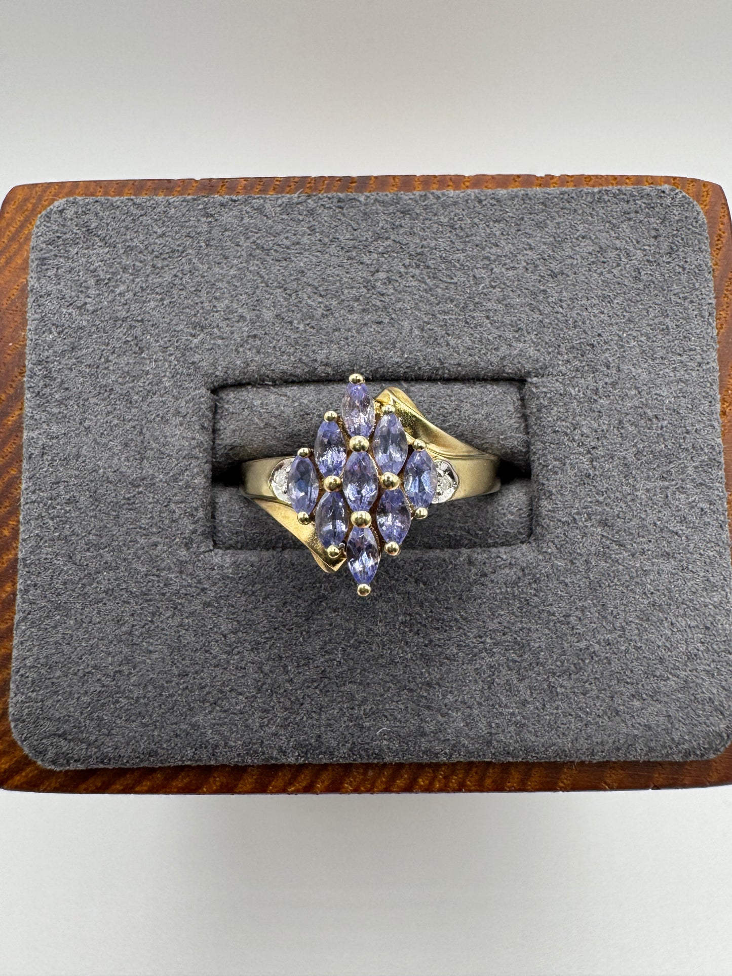 9ct gold tanzanite and diamond ring