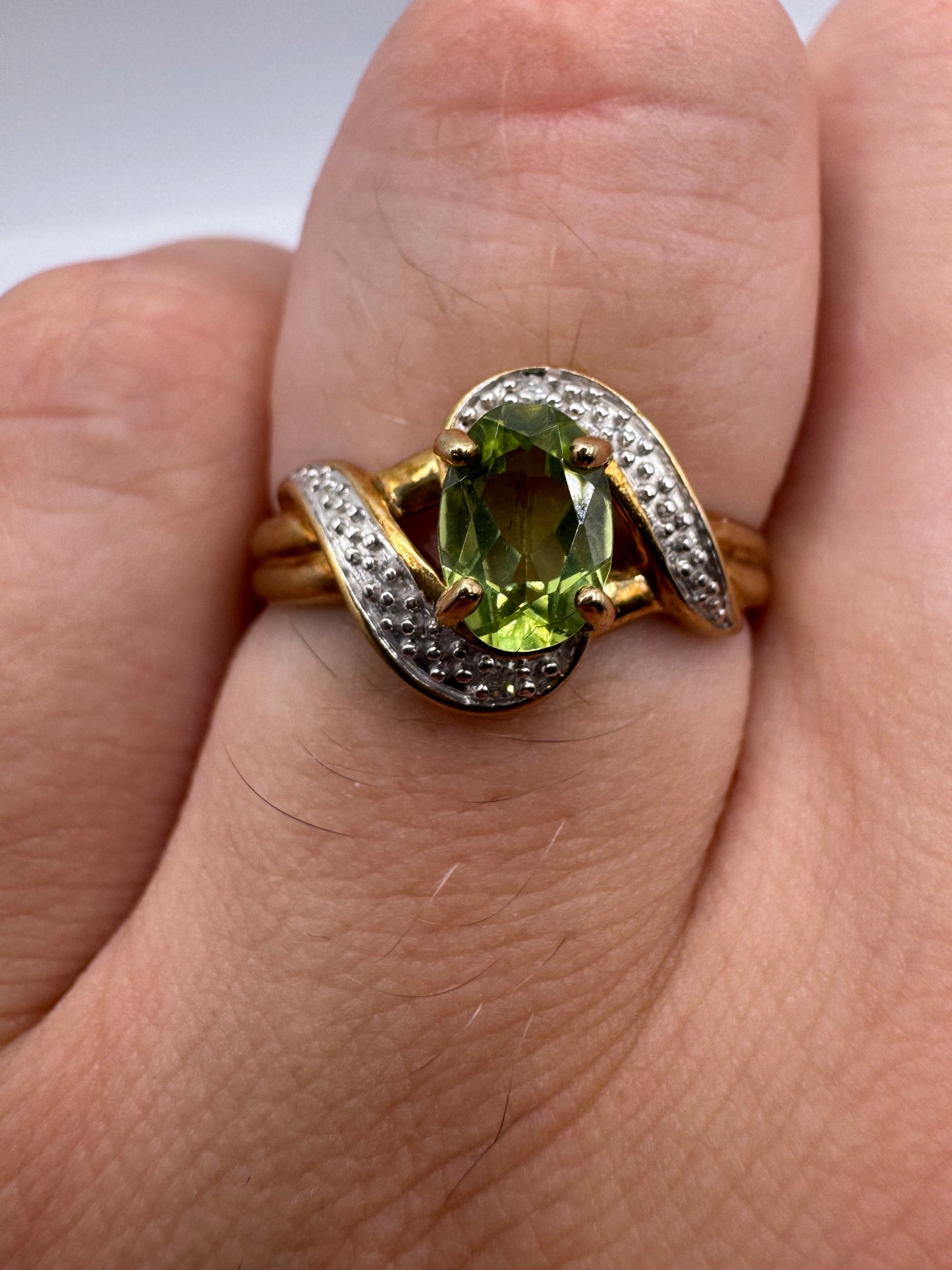 9ct gold peridot and diamond ring