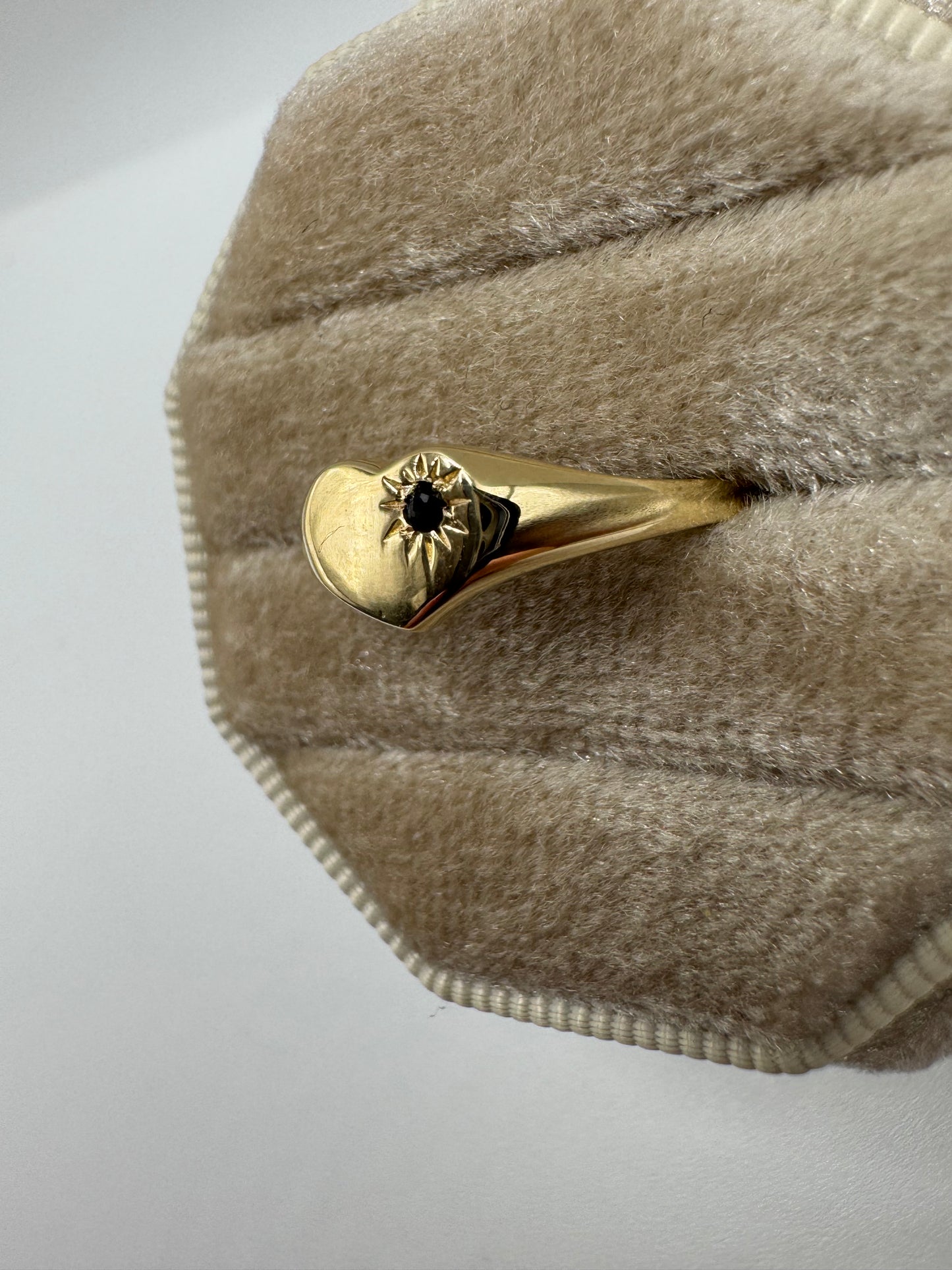 9ct gold sapphire heart signet ring
