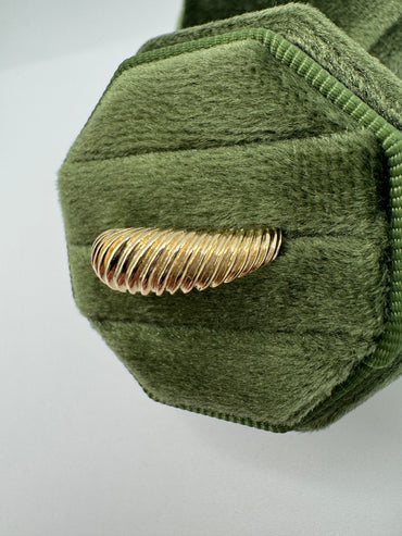 9ct gold croissant ring