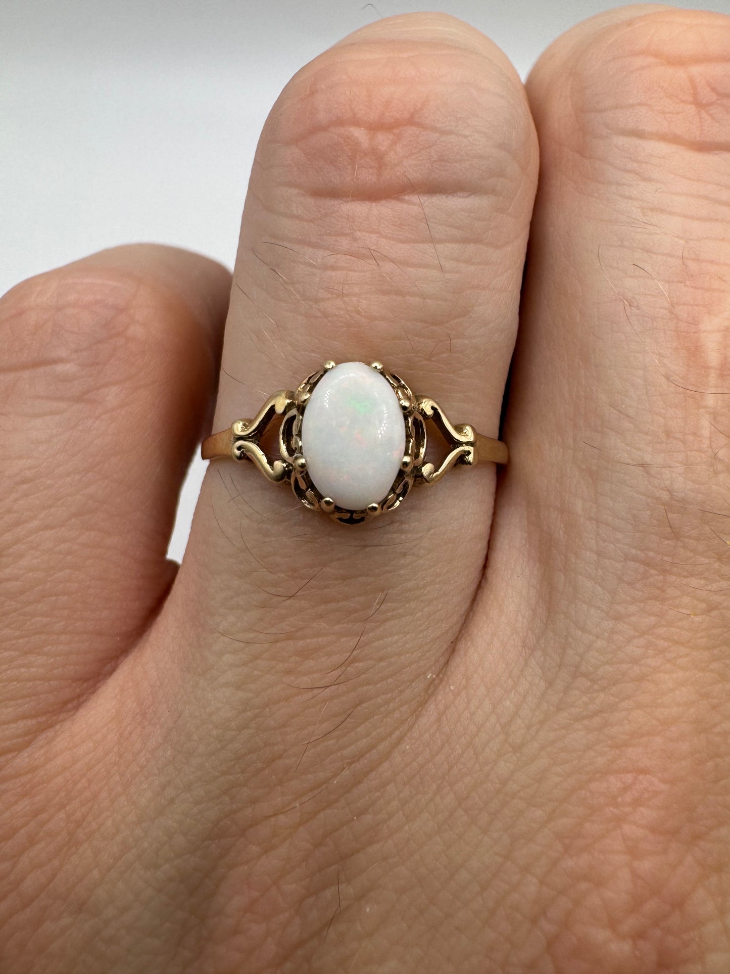 9ct gold opal ring