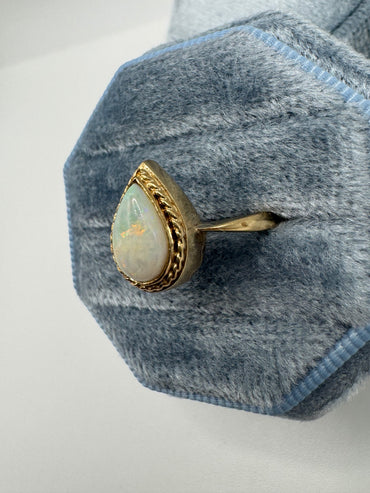 9ct gold opal ring