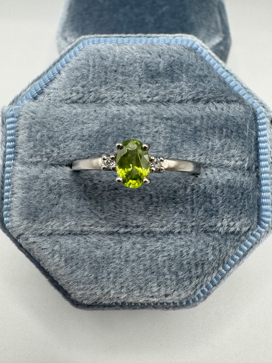 9ct white gold sphene and diamond ring