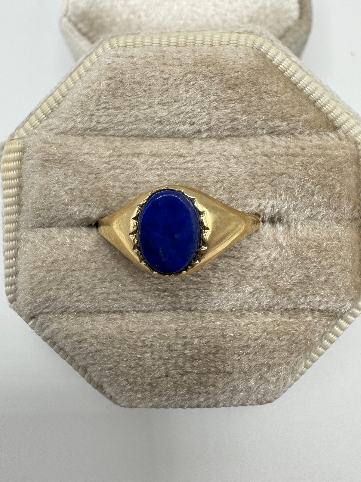 9ct gold lapis lazuli signet ring