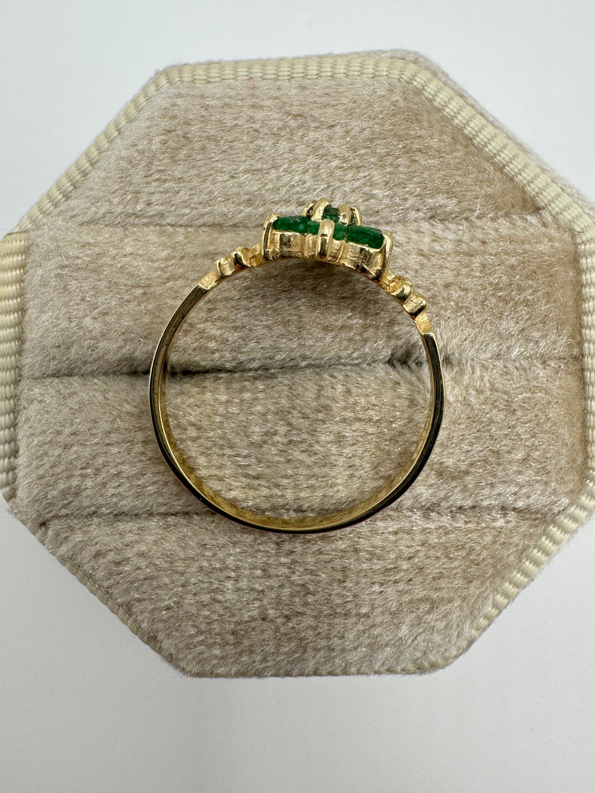 9ct gold emerald cluster ring