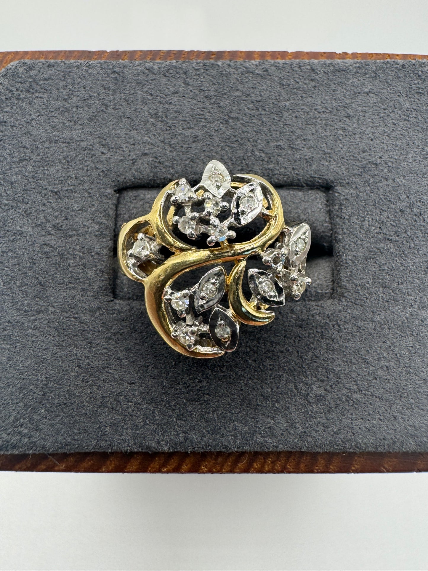 Heavy 9ct gold diamond cluster ring
