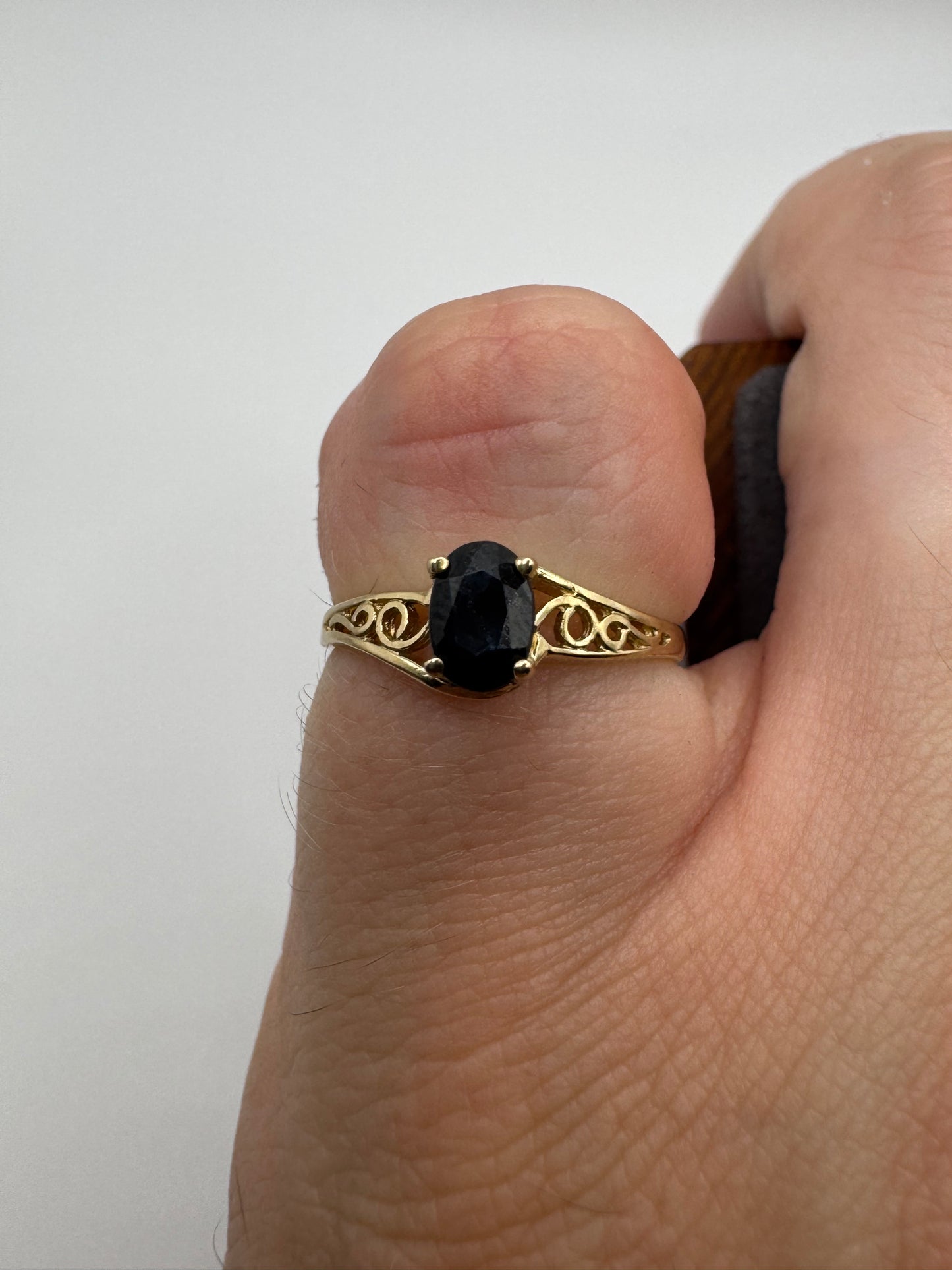 9ct gold sapphire ring