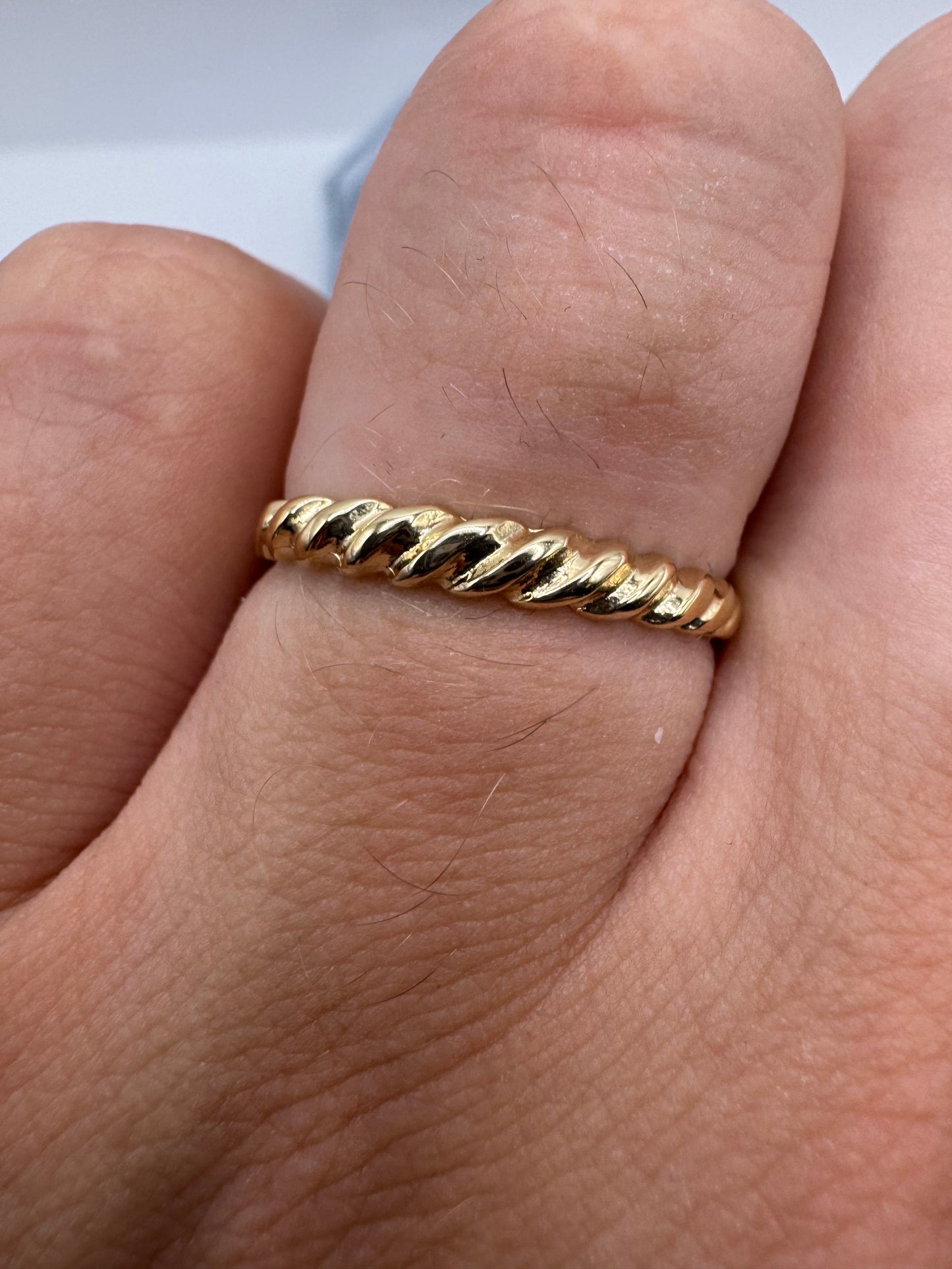 9ct gold croissant ring