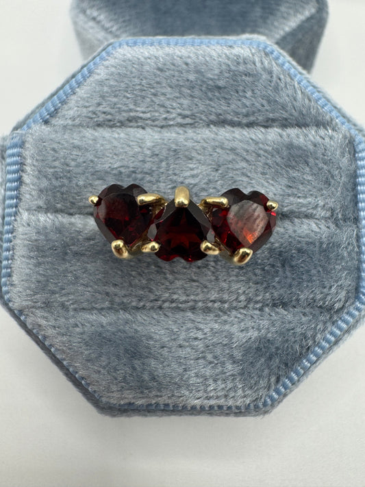 9ct gold garnet heart ring