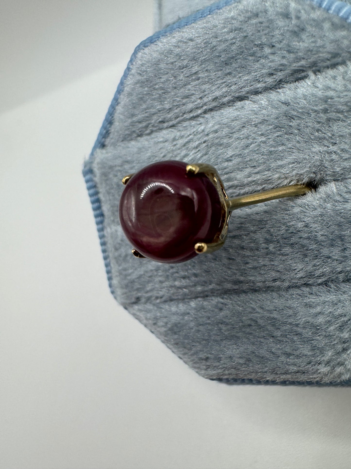 9ct gold cabochon ruby ring