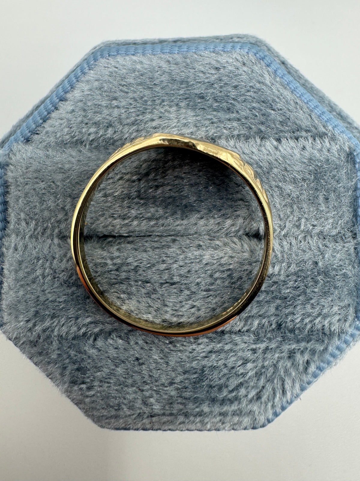 9ct gold shield signet ring