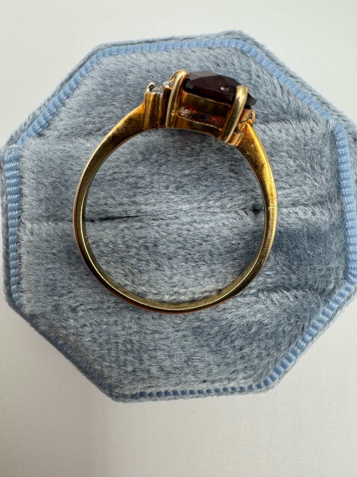 9ct gold garnet and diamond ring