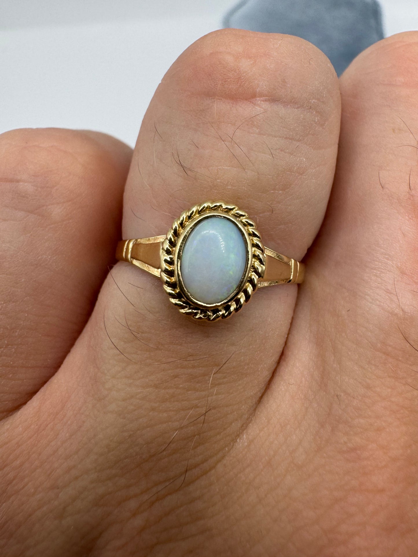 9ct gold opal ring