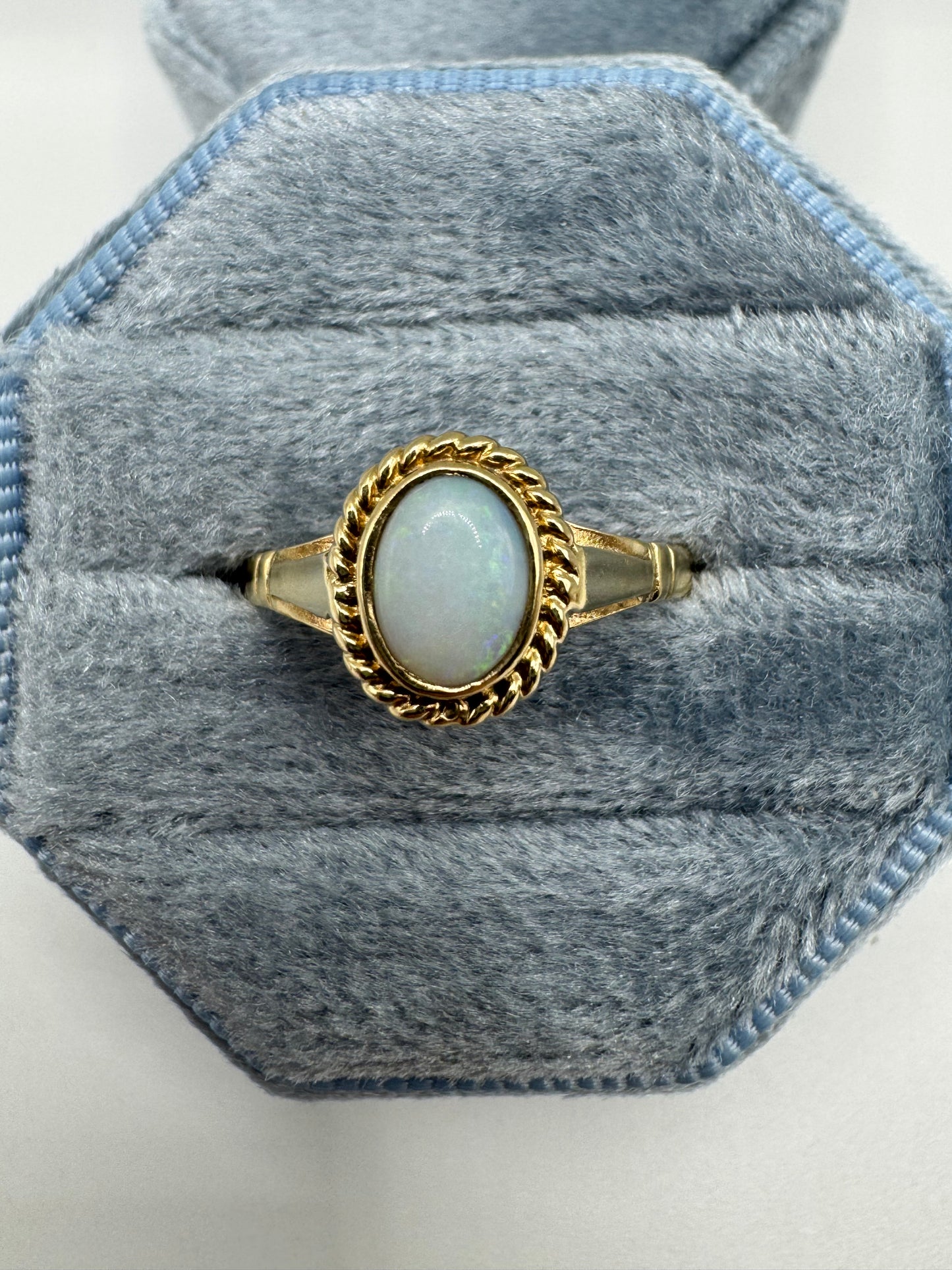 9ct gold opal ring