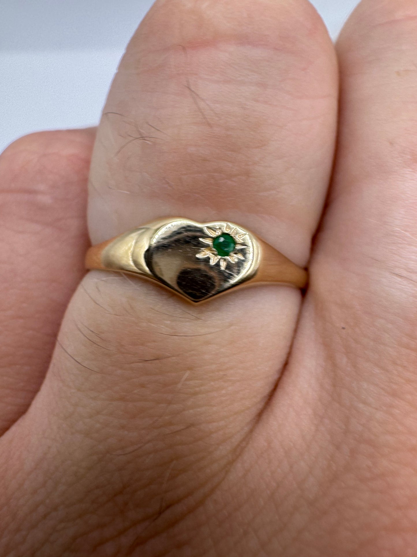 9ct gold emerald heart signet ring