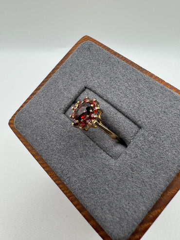 9ct gold garnet cluster ring