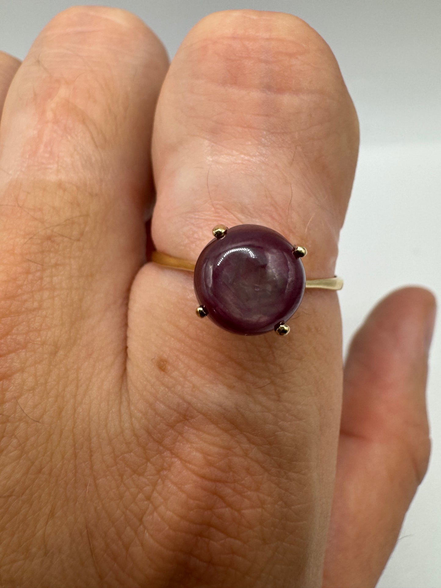9ct gold cabochon ruby ring