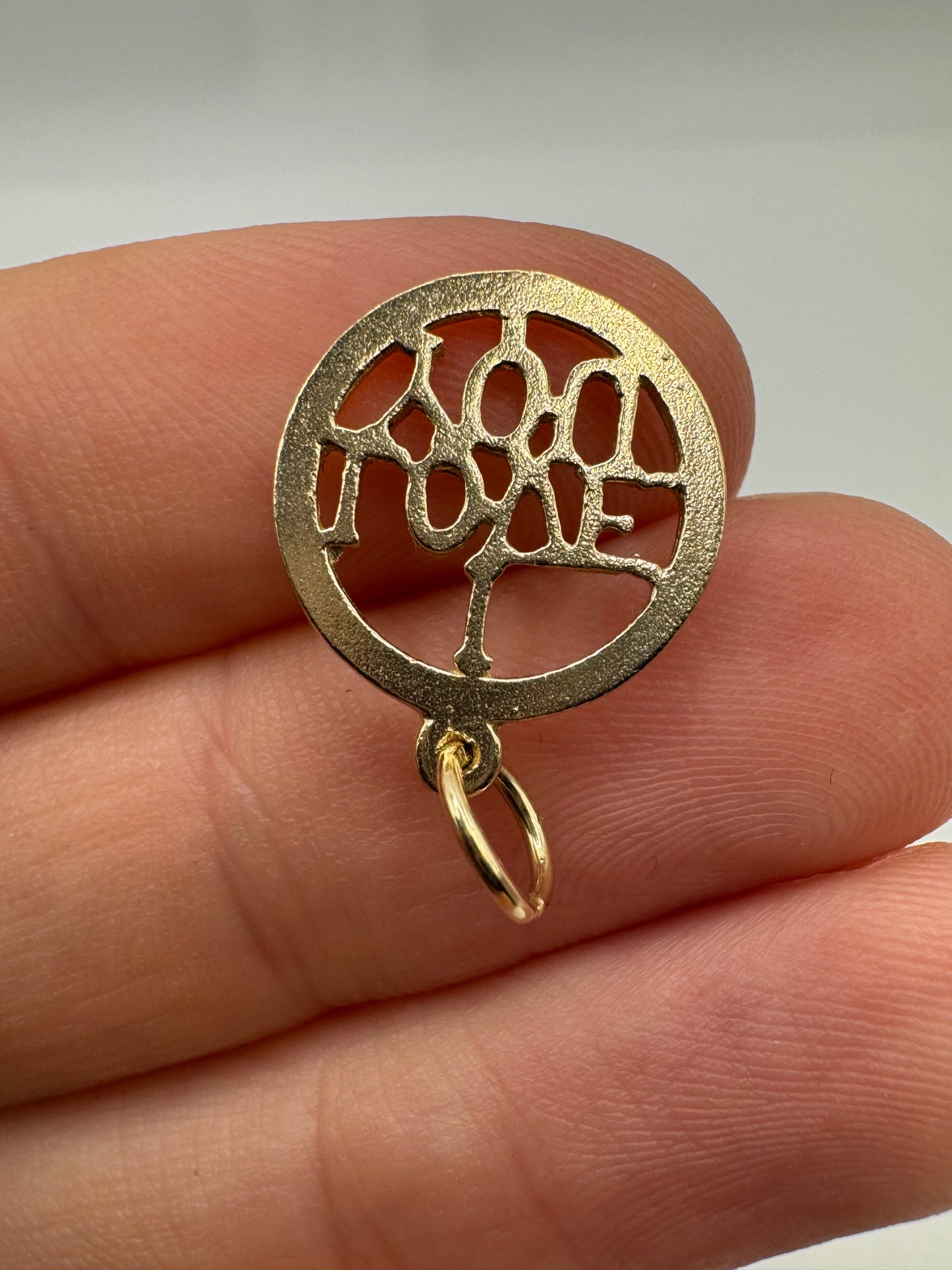 9ct gold ”I Love You” pendant