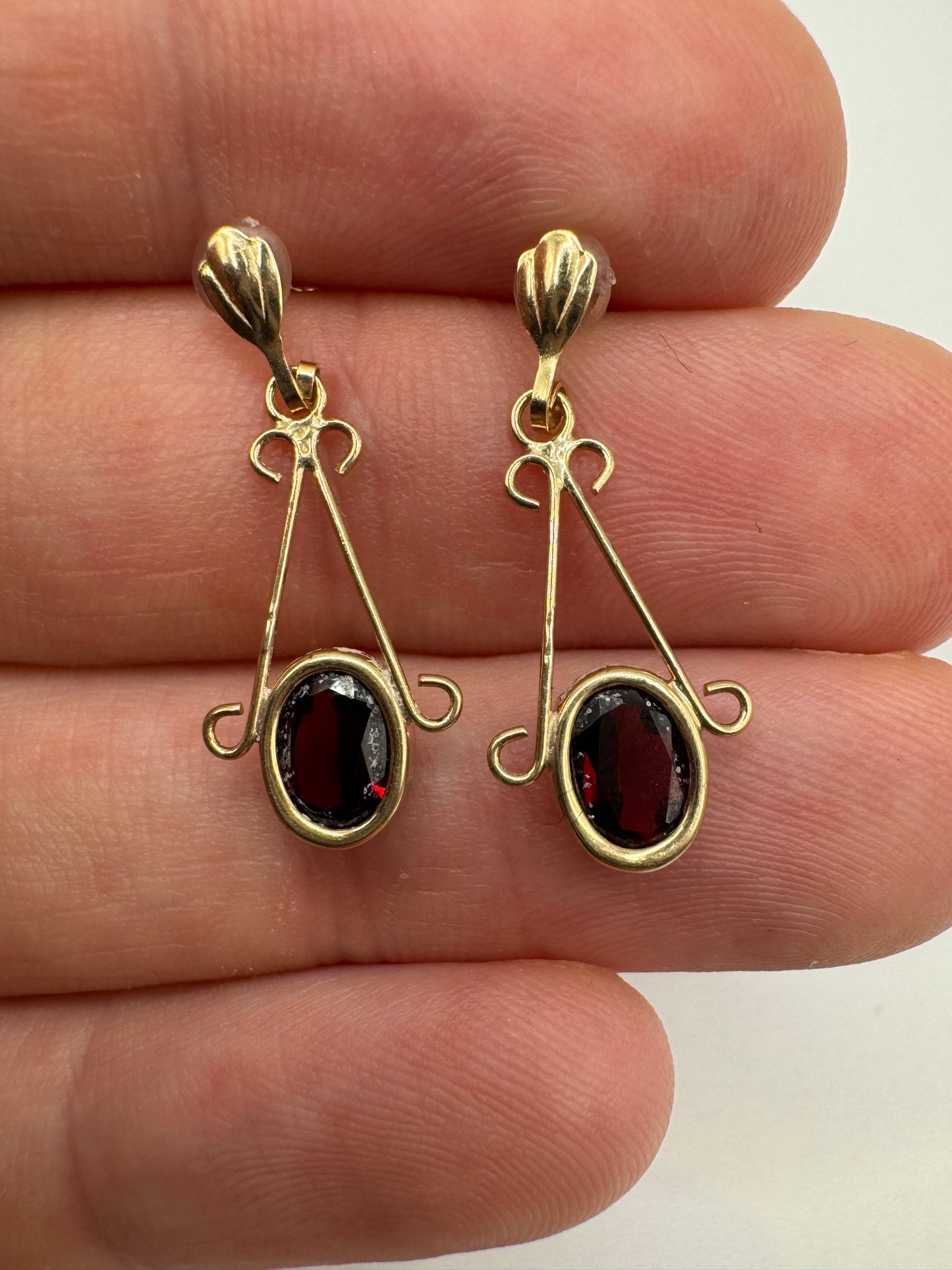 9ct gold garnet earrings