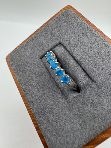 9ct white gold blue apatite ring