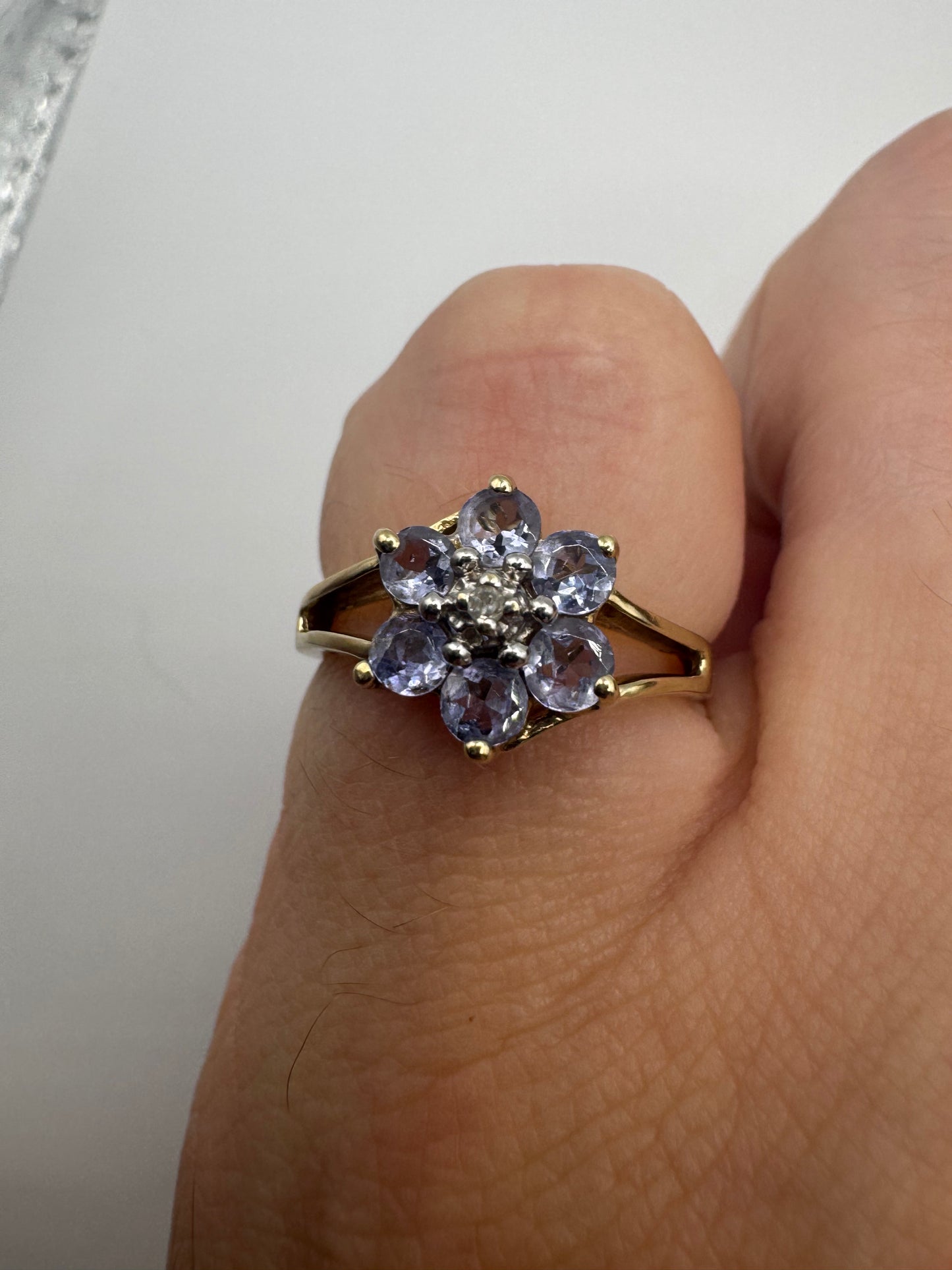9ct gold tanzanite and diamond ring