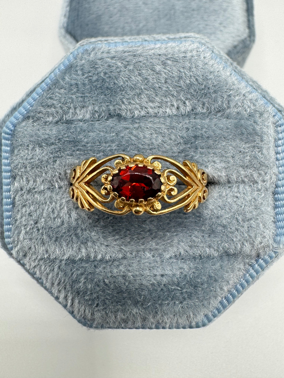 9ct gold garnet ring