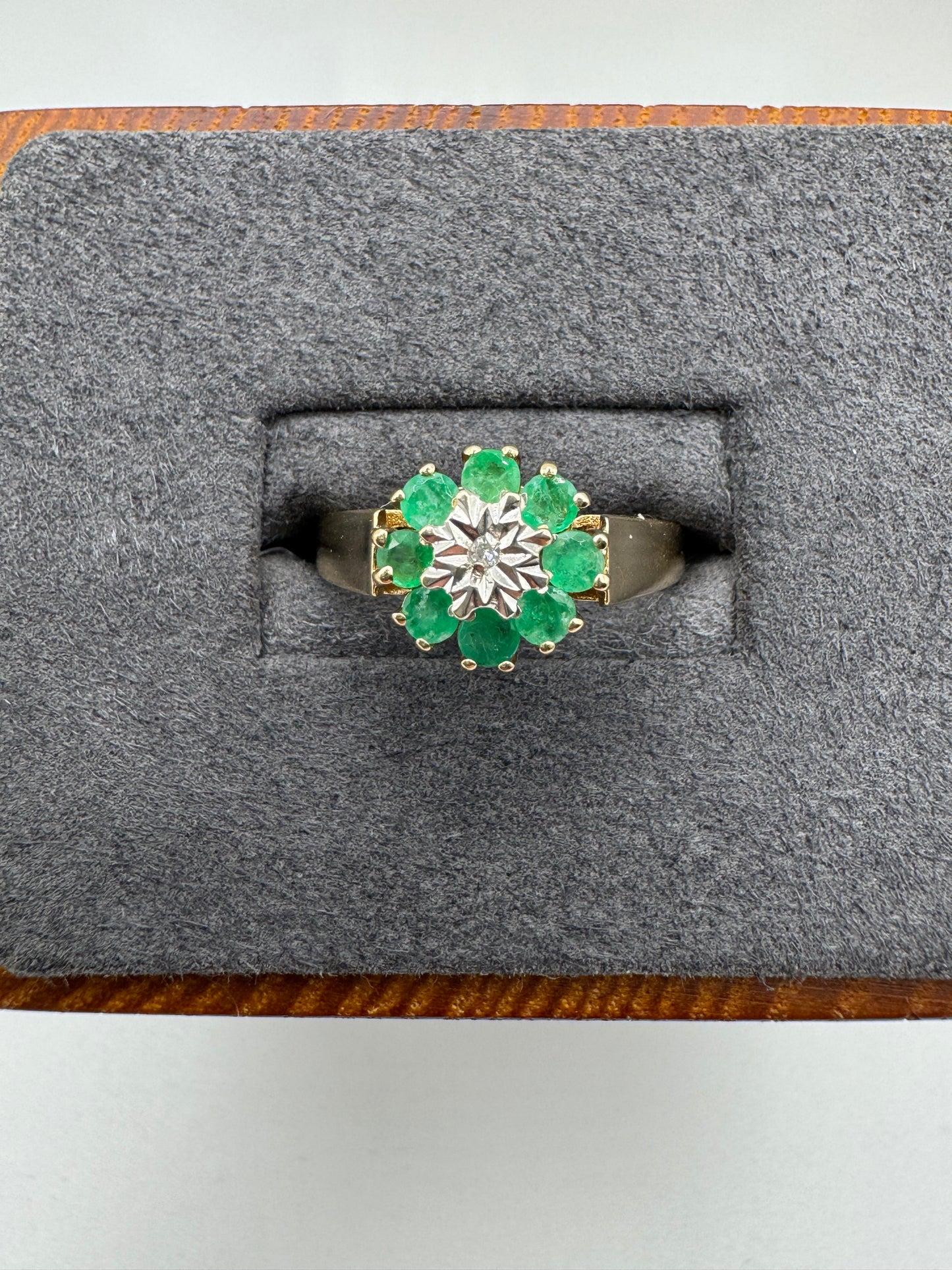 9ct gold emerald and diamond ring