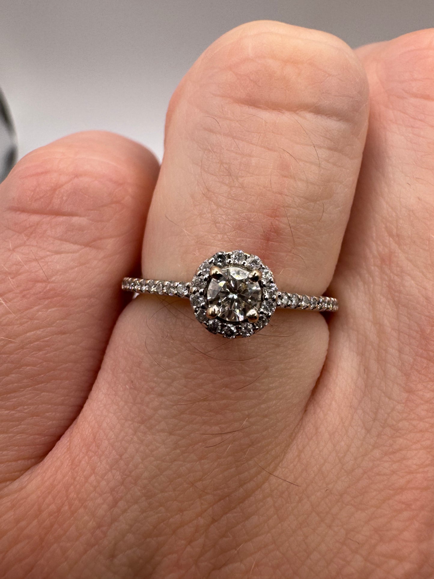 9ct white gold diamond cluster ring