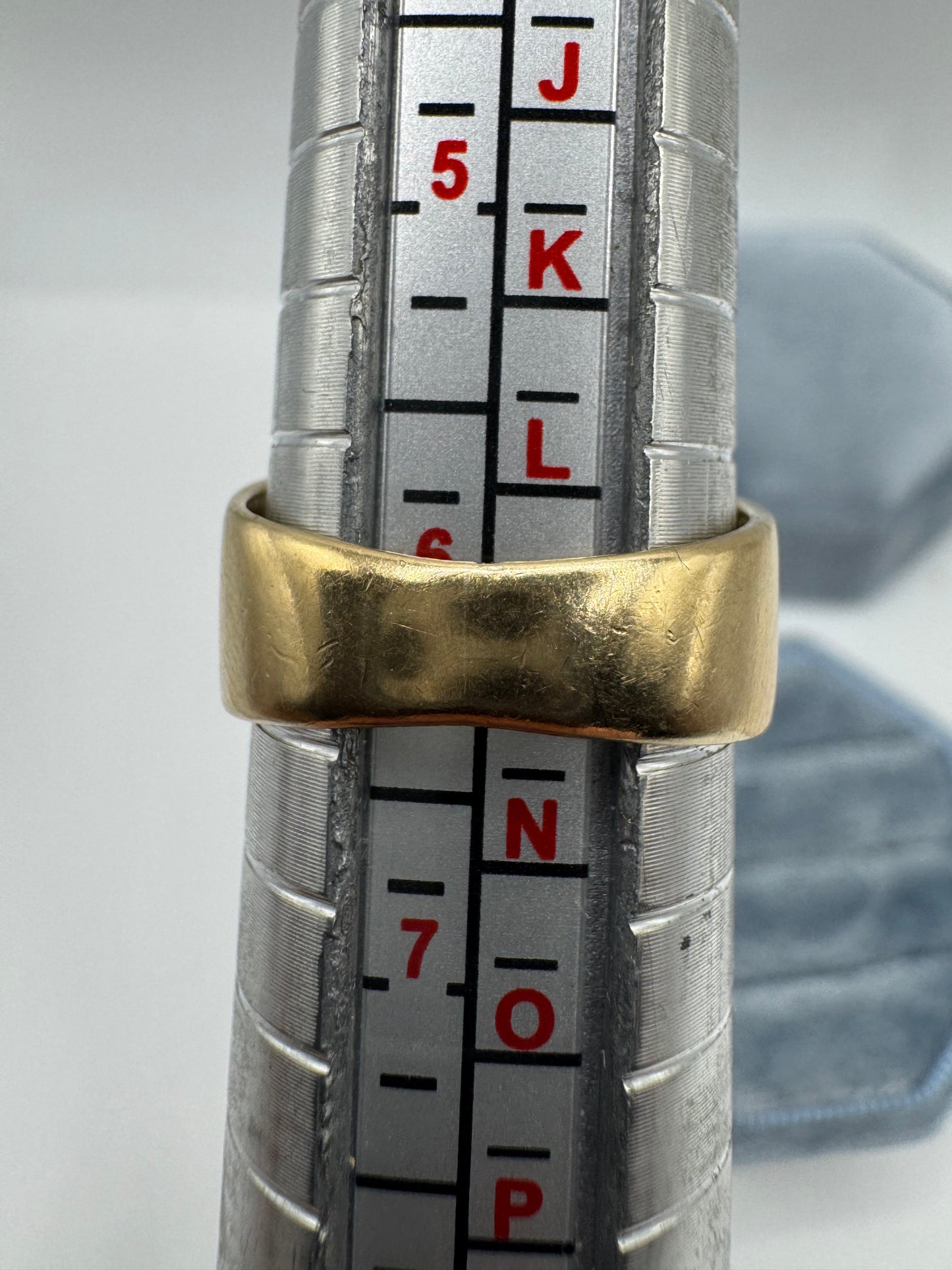 Heavy 9ct gold keepers ring