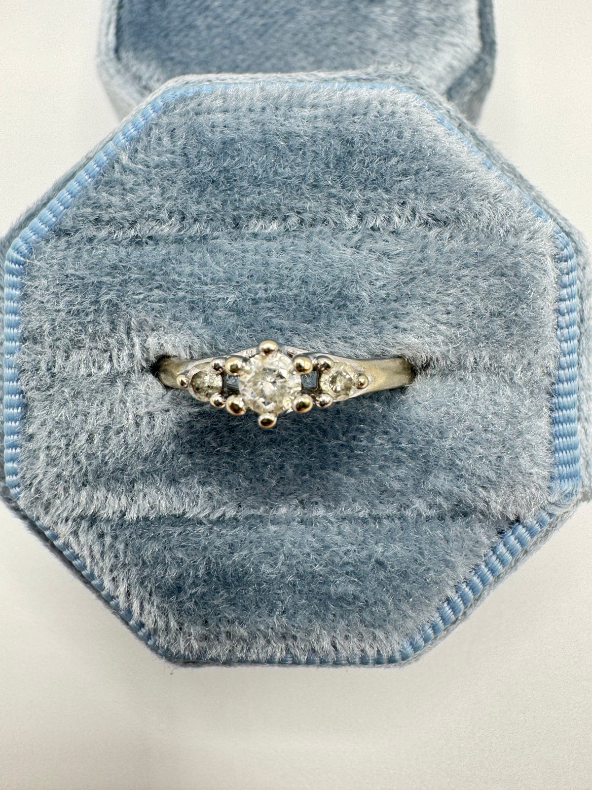 9ct white gold 0.25ct diamond ring