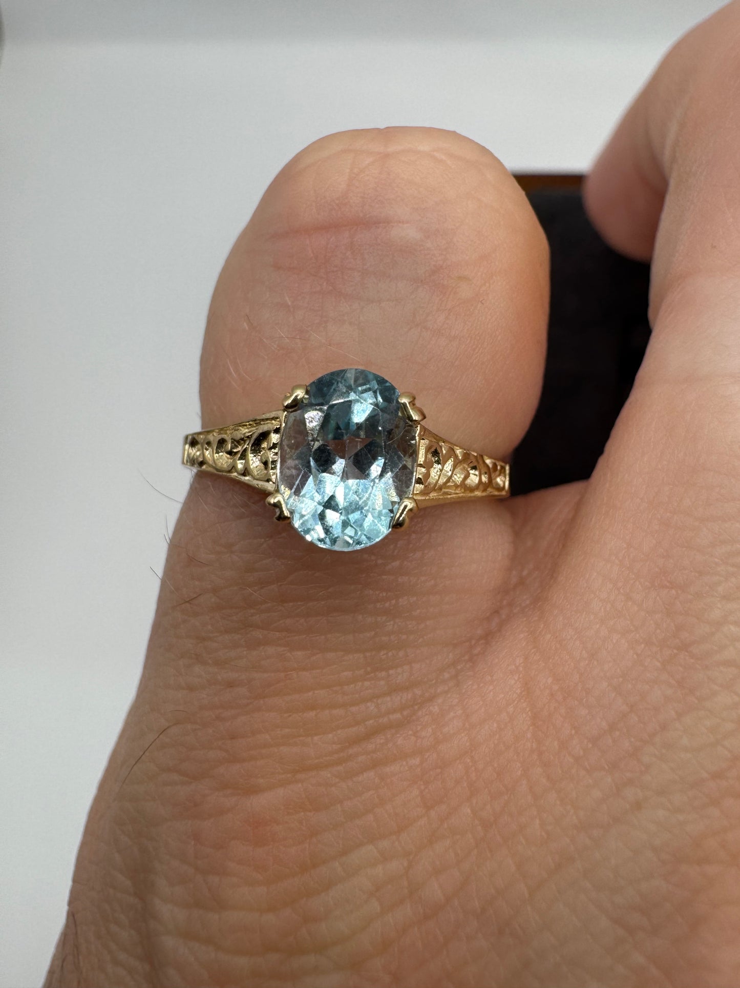 9ct gold blue topaz ring