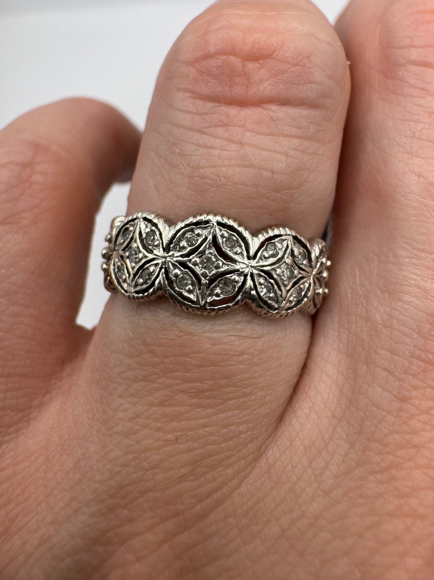 Heavy 9ct white gold 3/4 eternity diamond cluster ring
