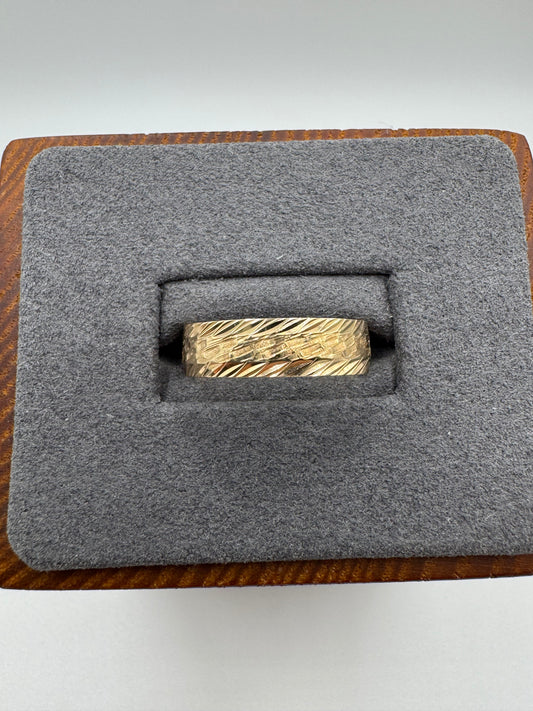 9ct gold engraved wedding style band