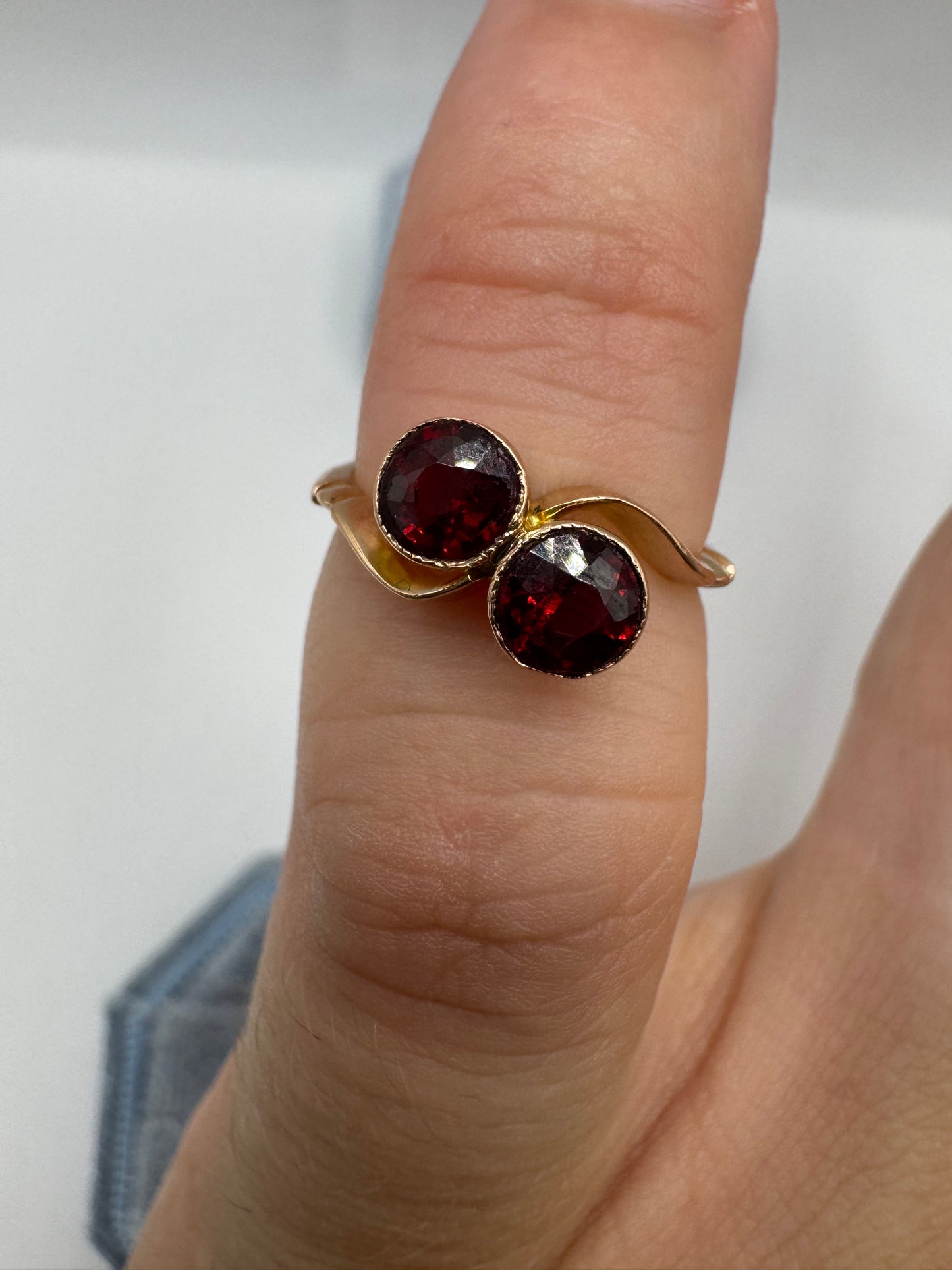 9ct gold garnet twist ring