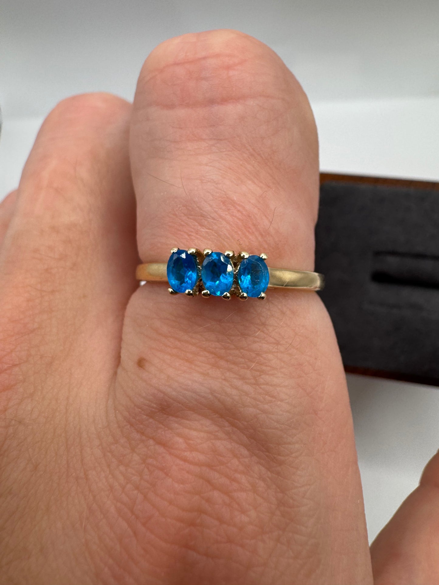 9ct gold blue apatite ring