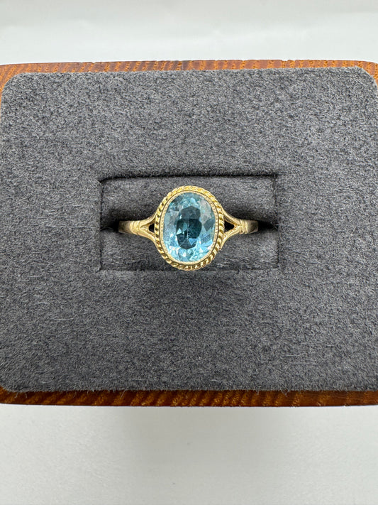 9ct gold blue topaz ring
