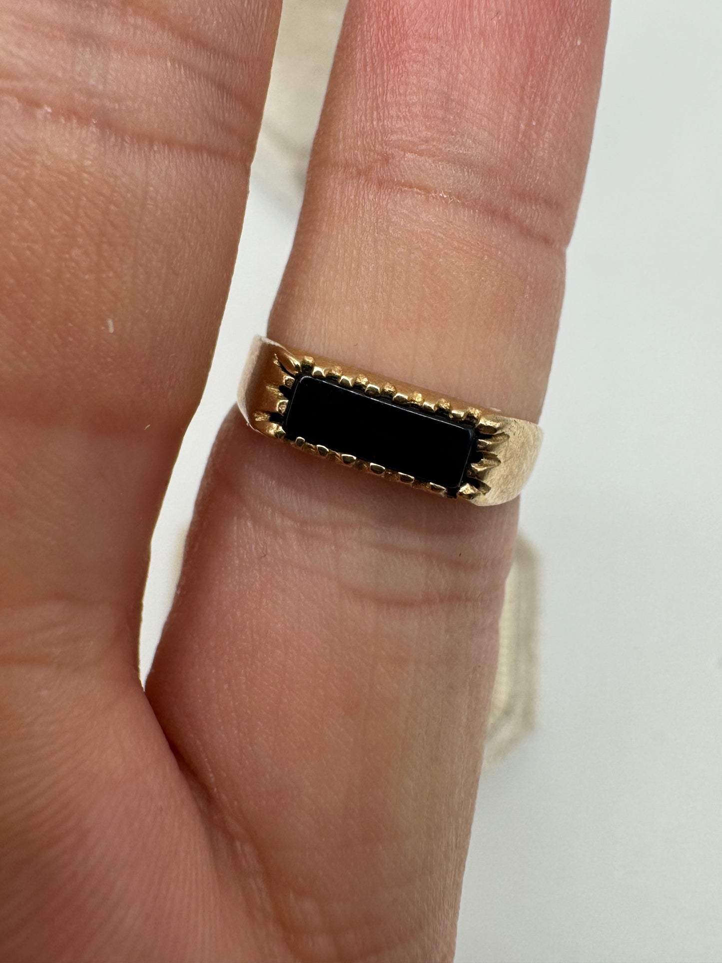 9ct gold onyx ring