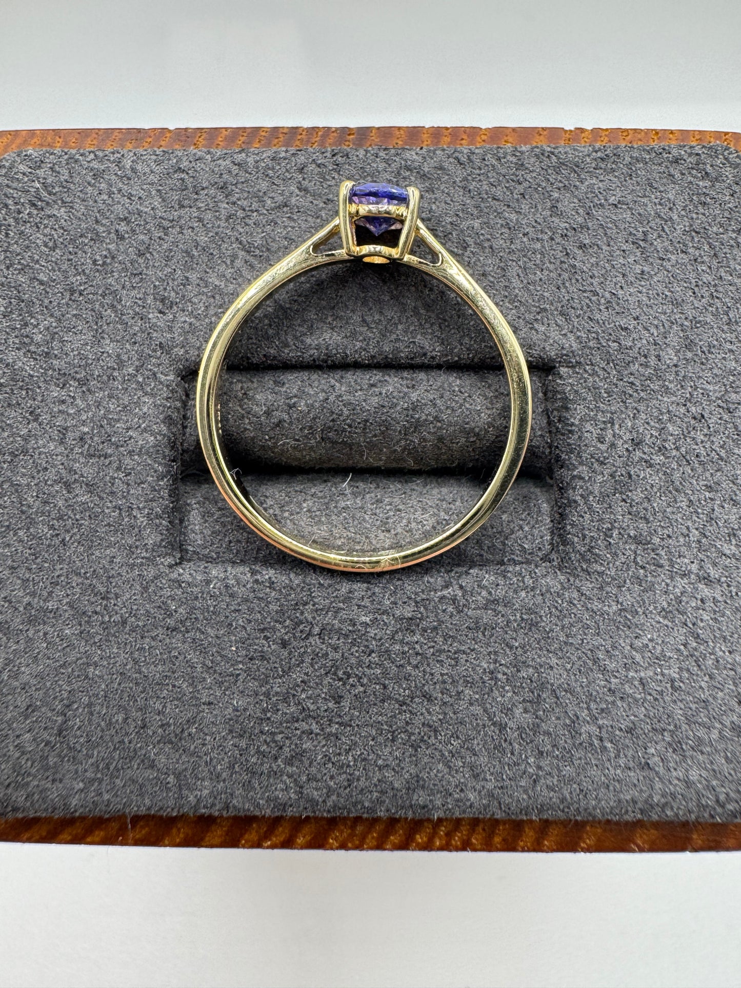 9ct gold tanzanite ring