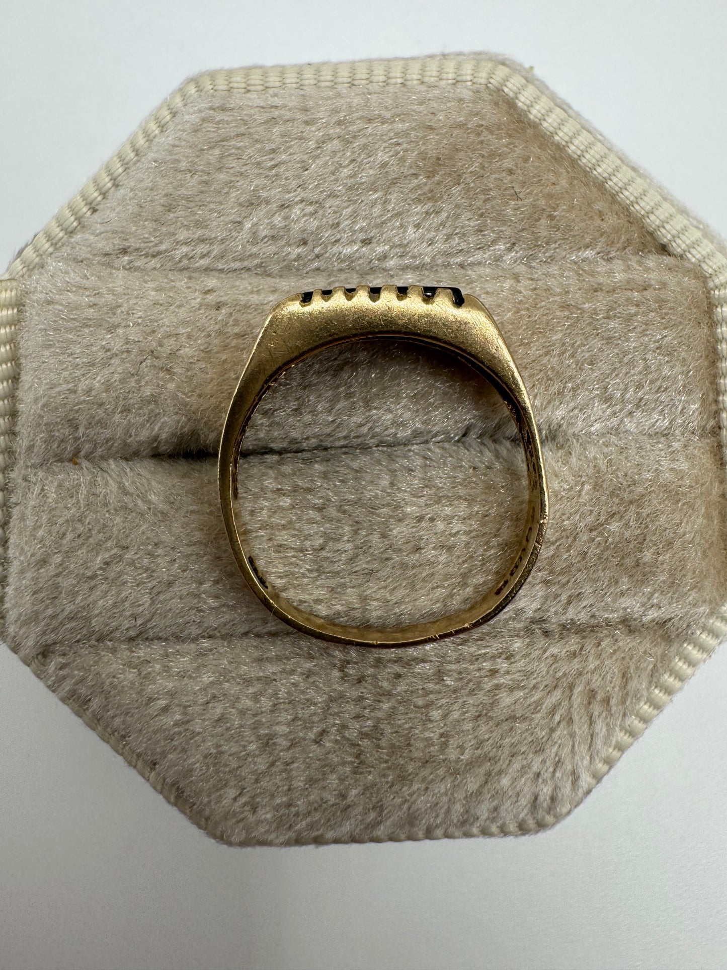 9ct gold onyx ring