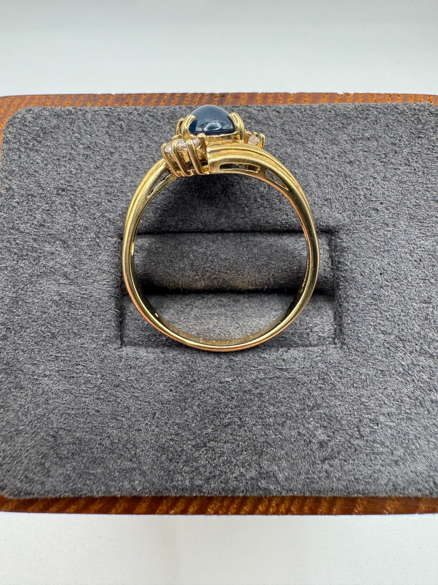 9ct gold cabochon sapphire and zircon ring