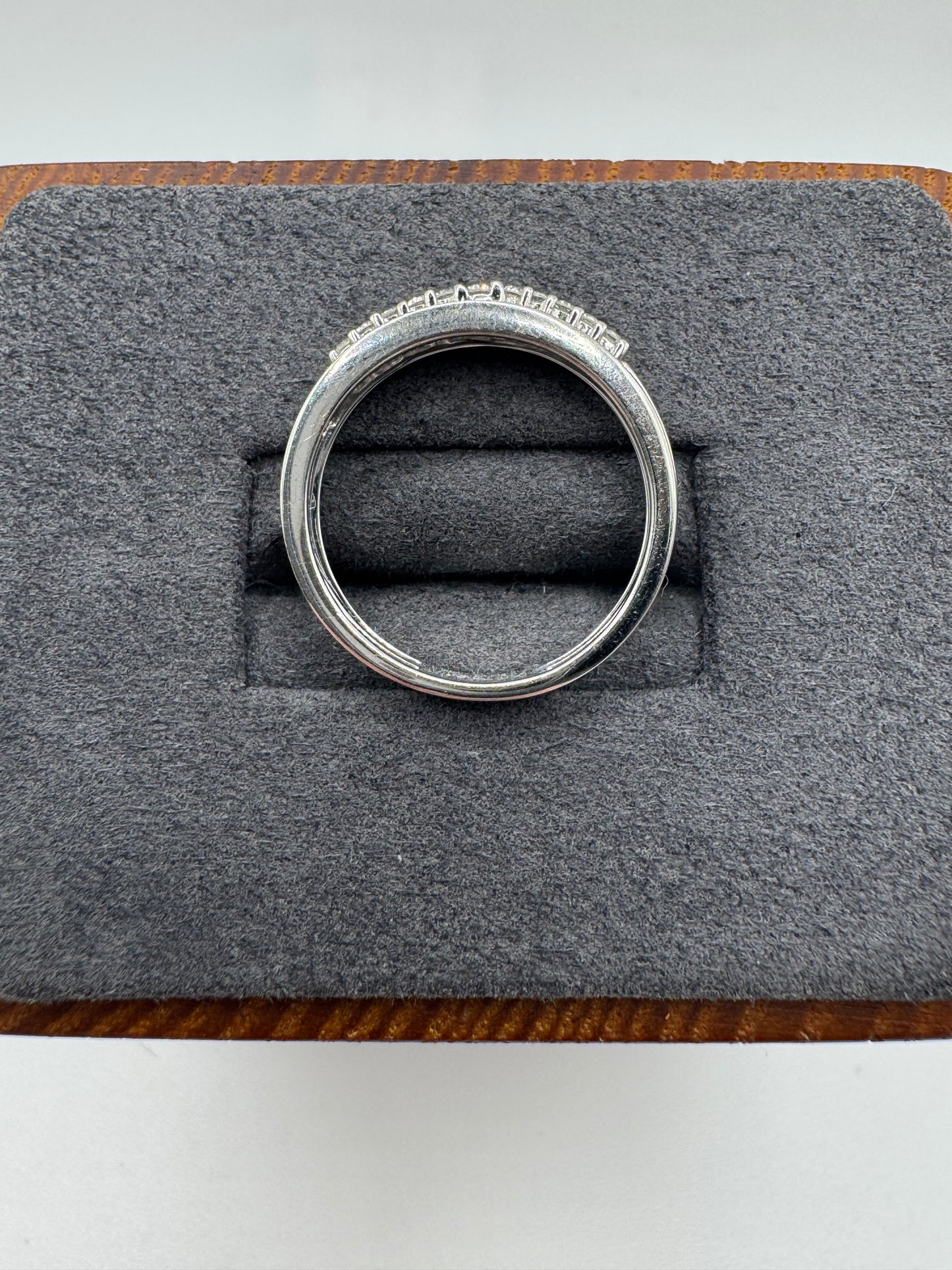 18ct white gold diamond ring
