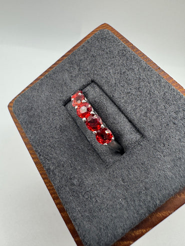 9ct white gold spinel ring