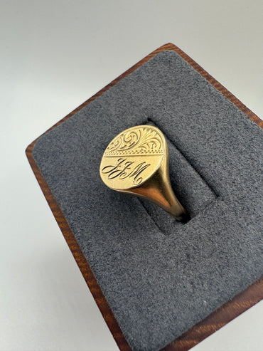 9ct gold engraved signet ring