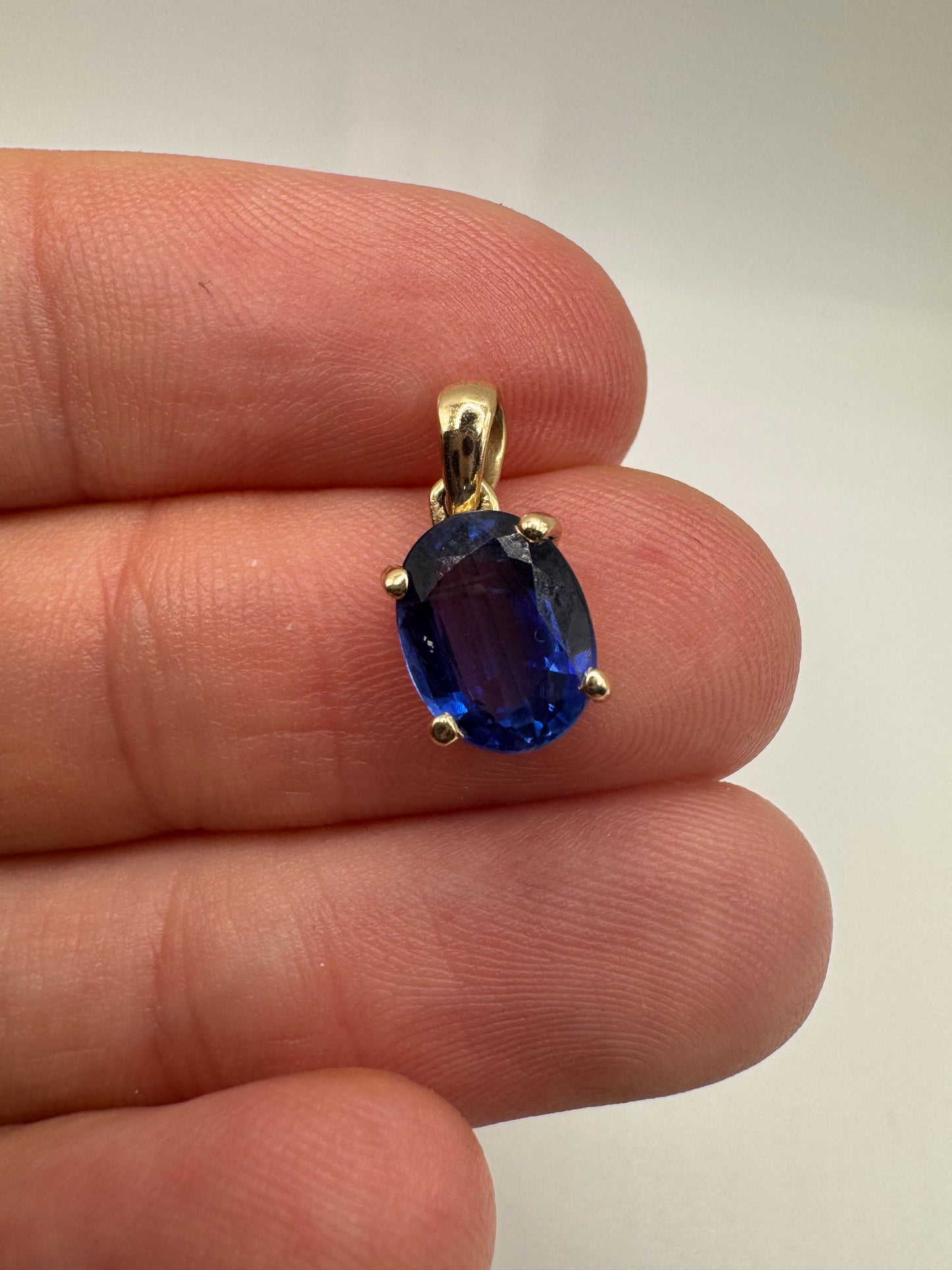 9ct gold topaz pendant