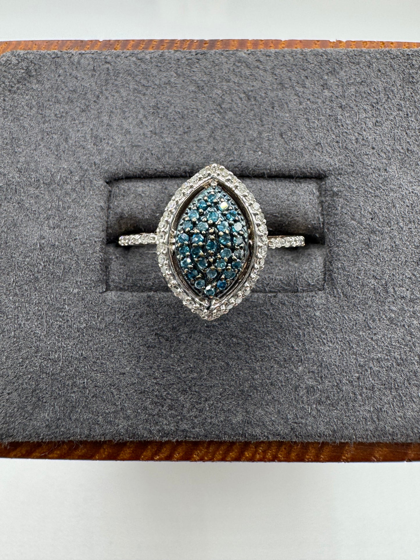 9ct gold blue and white diamond cluster ring