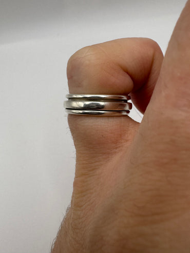 Silver spinning band