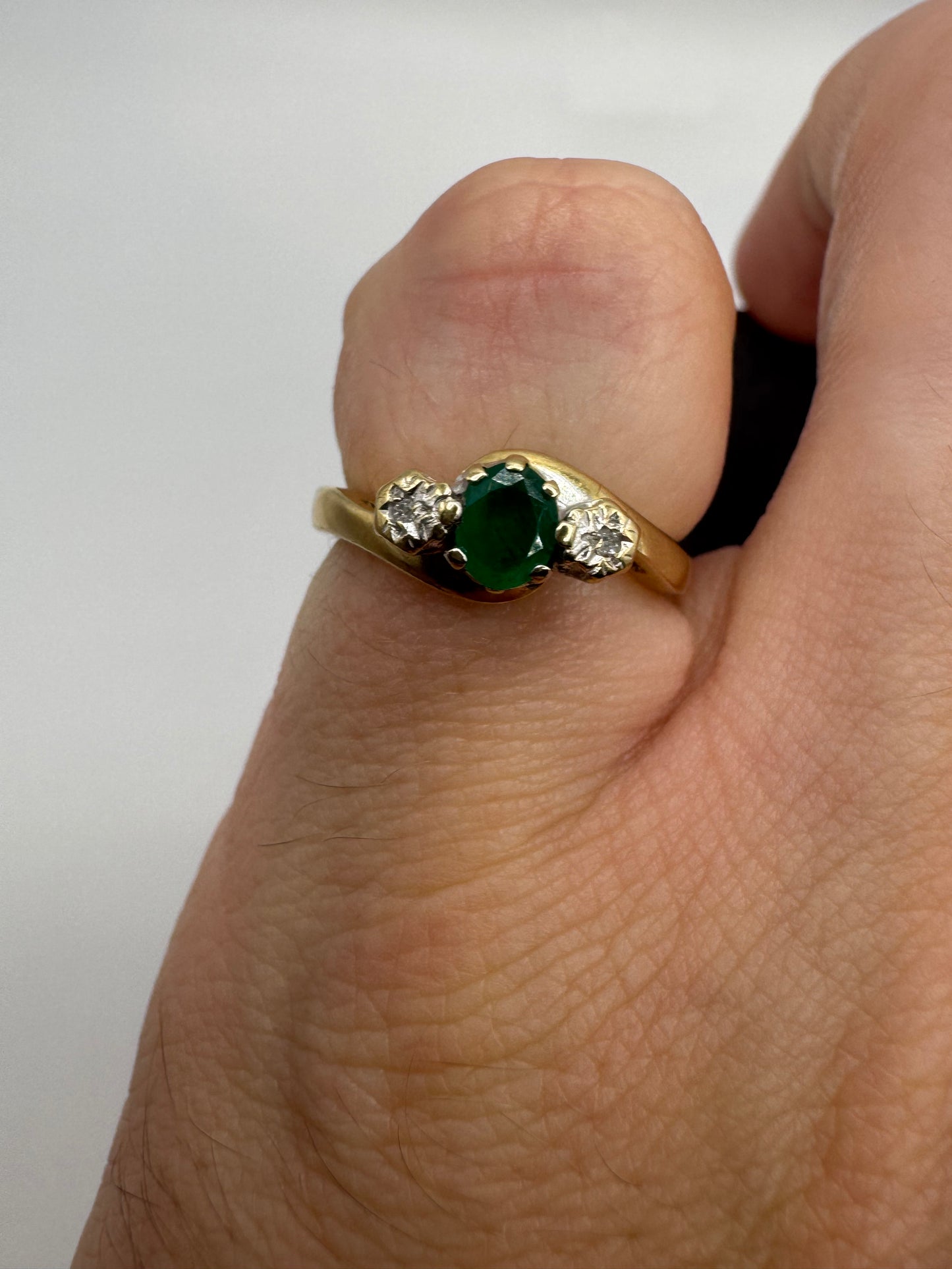 9ct gold green agate and diamond ring