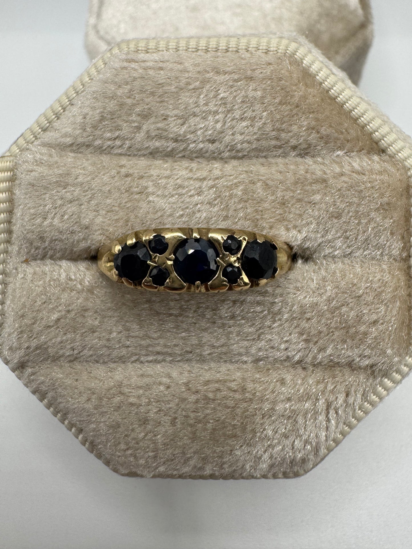 9ct gold sapphire ring