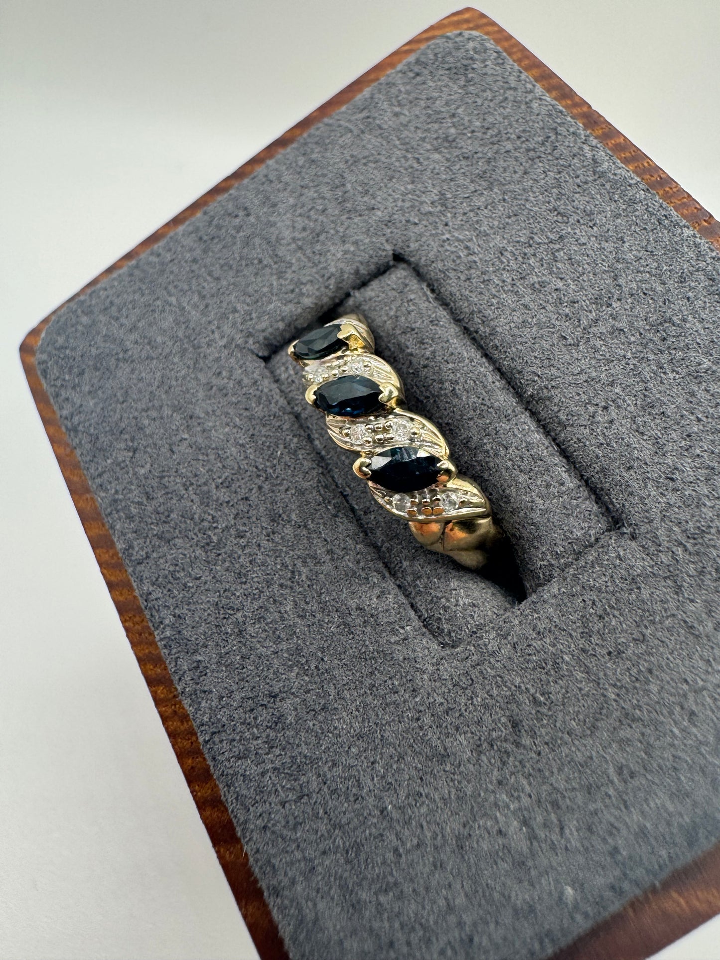 9ct gold sapphire and diamond ring